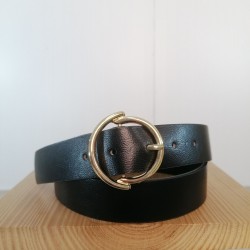 Cinturón negro hebilla...