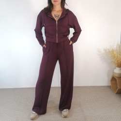 Pantalón tipo chándal...