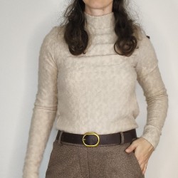 Jersey beige textura cuello...