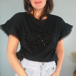 Camiseta negra con...