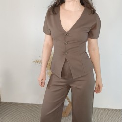 Pantalón marrón con...