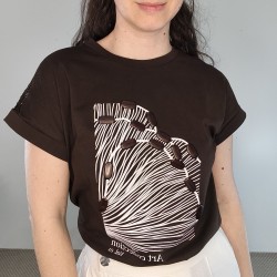 Camiseta negra de manga...