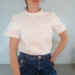 Camiseta blanca de mujer...