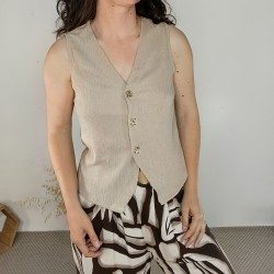 Top chaleco beige botonees...